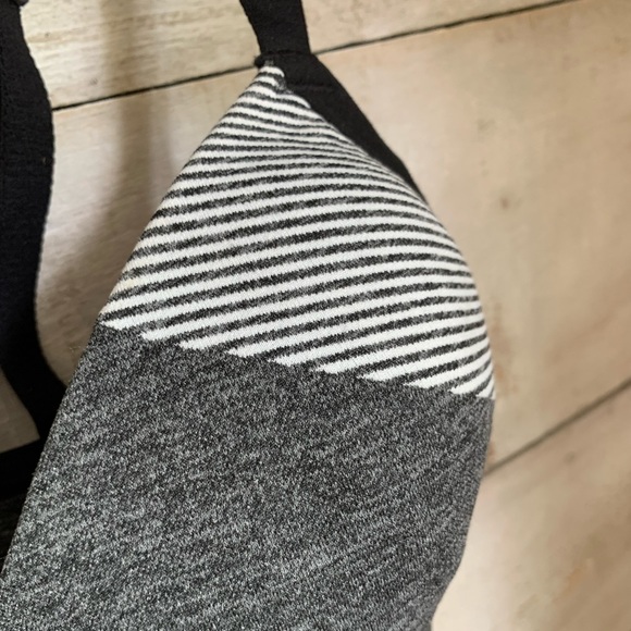 Aerie deep V wireless bra - Picture 9 of 12